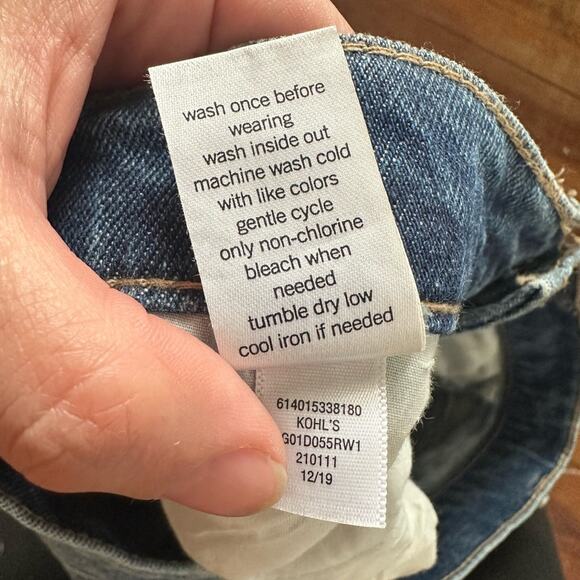 SO Medium Destroy High Rise Mom Shorts, Size 5 - Picture 2 of 5